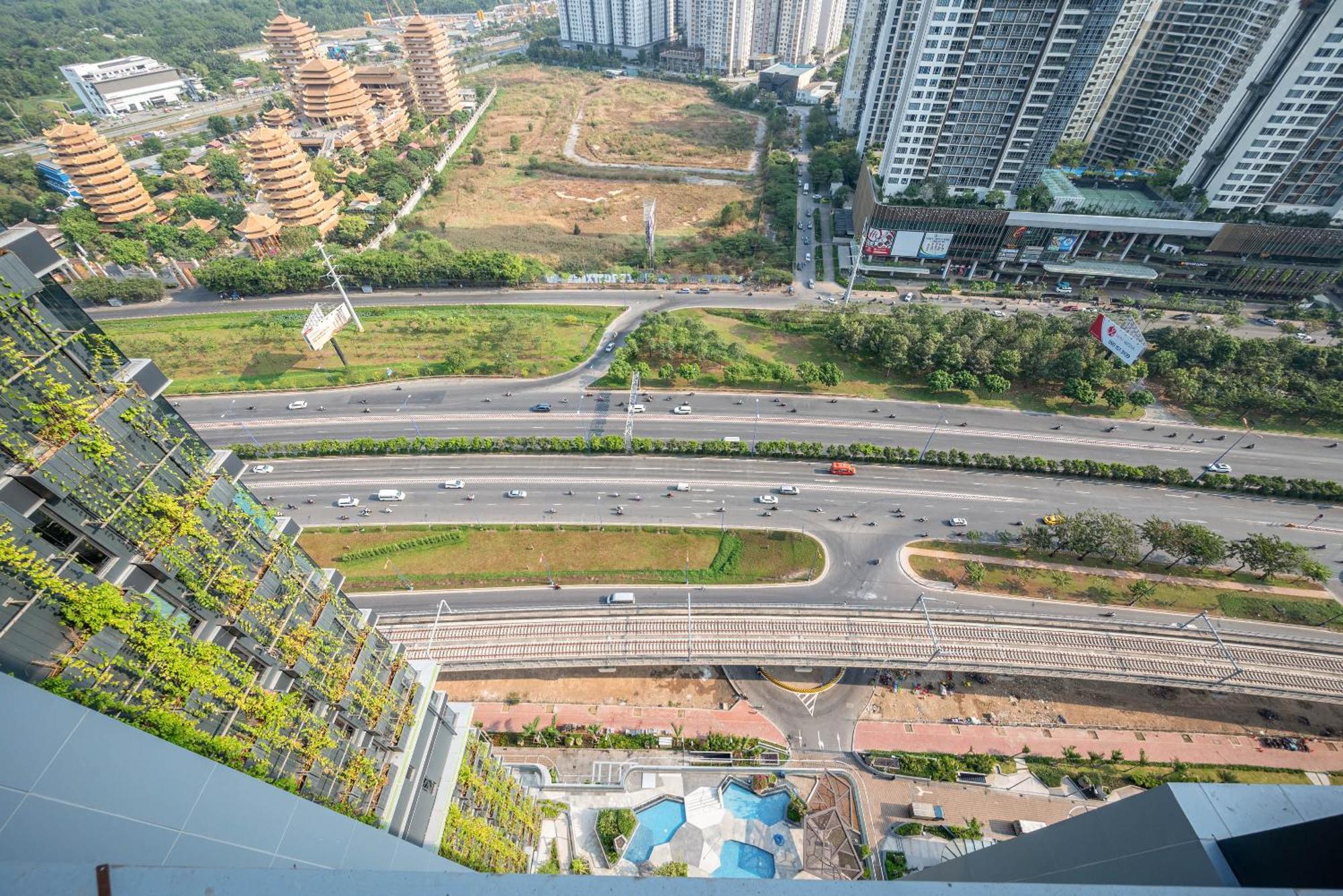 Anthesis Vinhomes Central Park Ho Chi Minh City Exterior photo